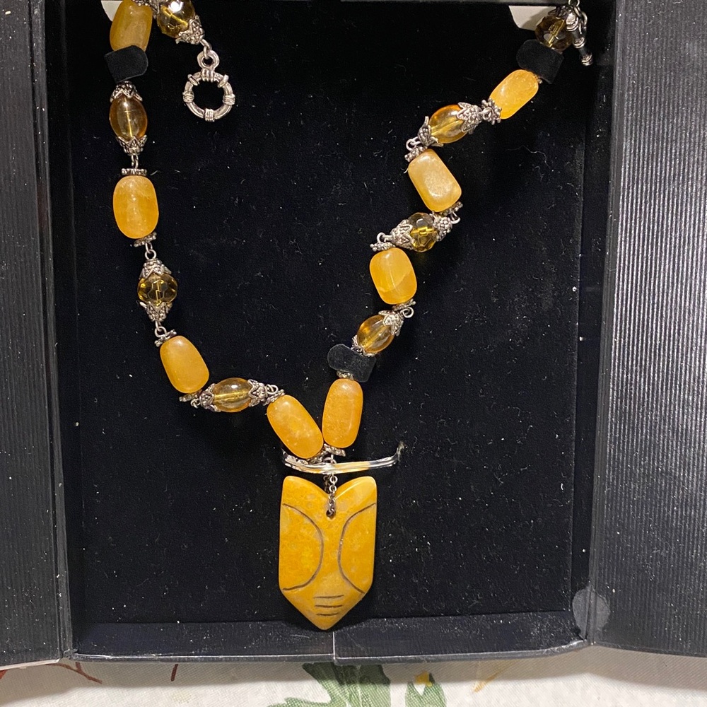 Vintage Yellow Beaded Necklace Pendant - Picture 3 of 9